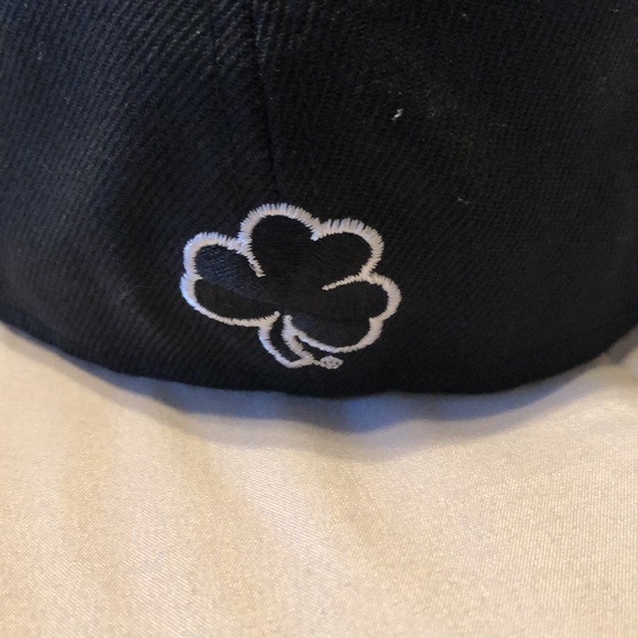 Notre Dame fitted size 7 1/8 - Picture 2 of 4